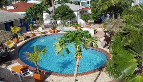 Apartment with Pool View 