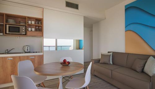 Deluxe Suite with Sea View