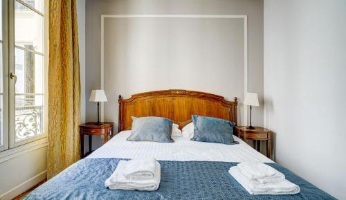 Deluxe Apartment