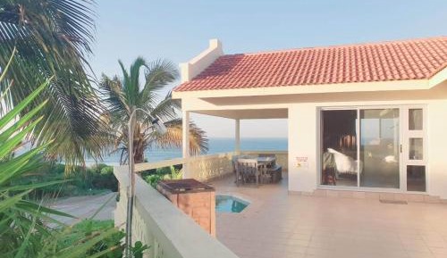 Four-Bedroom House with Plunge Pool