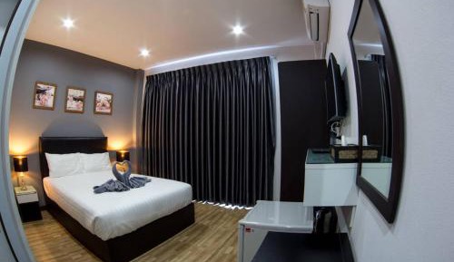 Deluxe Queen Room