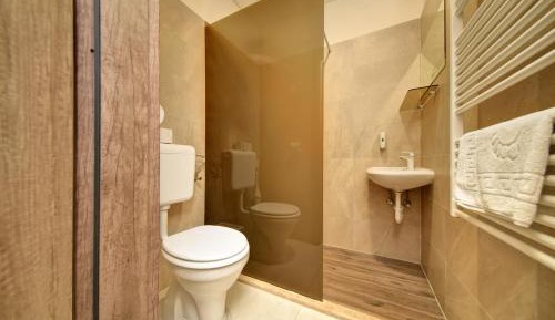 Standard Queen Room with Air-Conditioning
