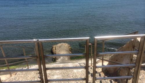 Deluxe Three-Bedroom Apartment with Sea View