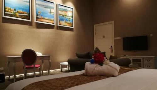 Deluxe King Suite