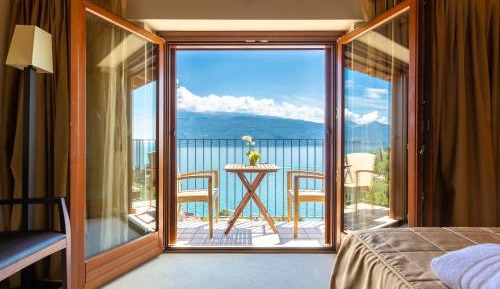 Junior Suite with Lake View