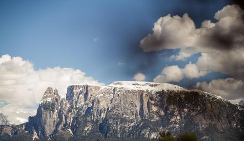 Apartment with Mountain View