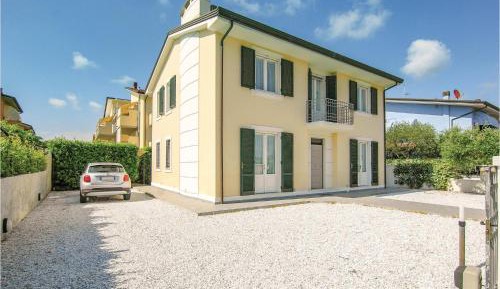 Four-Bedroom Holiday Home