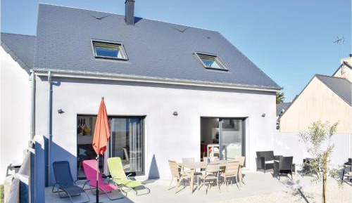 Three-Bedroom Holiday Home 