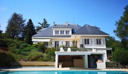 King Suite with Pool View