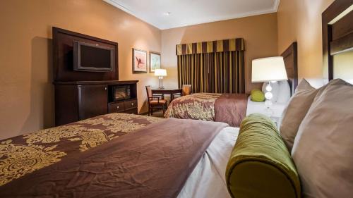 Queen Room with Two Queen Beds - Non-Smoking