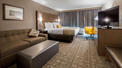 King Suite with Sofa Bed