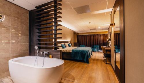 Deluxe Double Room with Bath