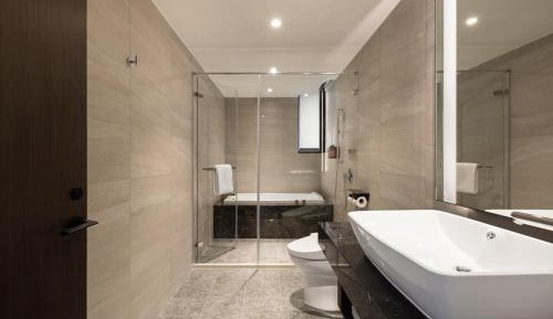 Lakeshore Suite