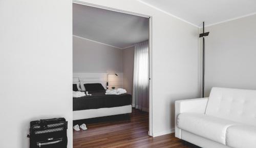Deluxe Suite with Sea View