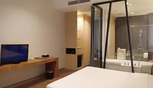 Deluxe Room - Roundtrip Transfer