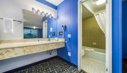 One Bedroom King Suite with Sofa Bed - Non-Smoking