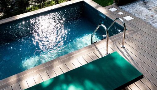 Two-Bedroom Holiday Home with Pool and Lake View