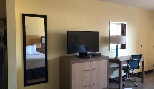 Deluxe King Suite