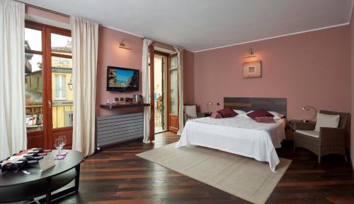 King Room with Balcony