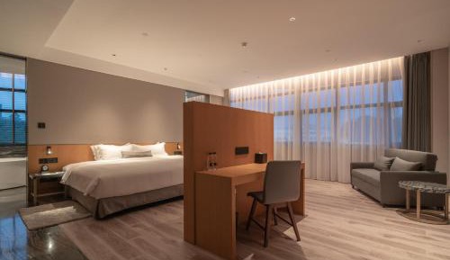 Deluxe King Room