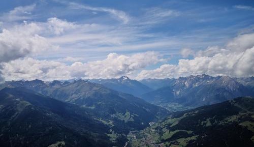 Apartment with Mountain View