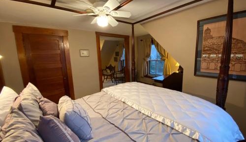 Queen Room