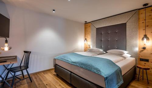 Suite with Balcony and Mountain View