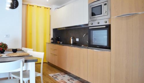 Apartment with Mountain View