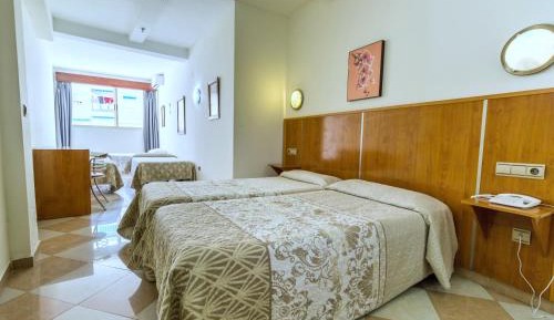 Family Room (2 Adults + 2 Children)