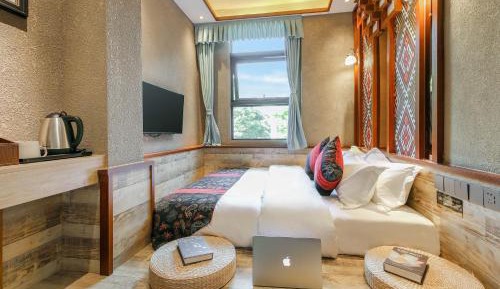 Queen Room with Garden View