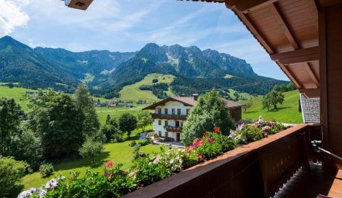 Apartment with Mountain View