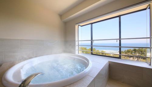 King Room with Spa Bath - Top Floor - Non-Smoking