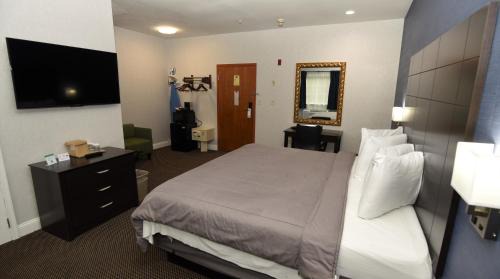 Deluxe King Room - Non-Smoking
