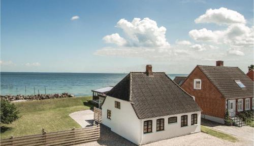 One-Bedroom Holiday Home