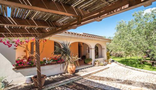 Villa with Garden View