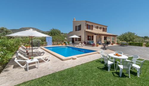 Villa with Garden View
