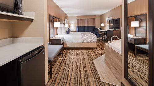 King Suite with Whirlpool – Non Smoking