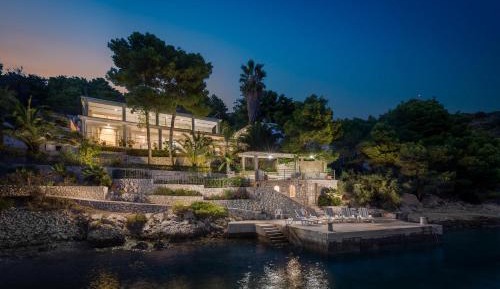 Villa - Beach Front