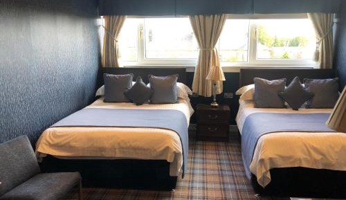 Family Room with Shared Bathroom (2 Double Beds)