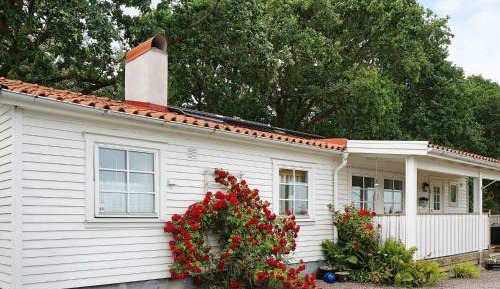 One-Bedroom Holiday Home