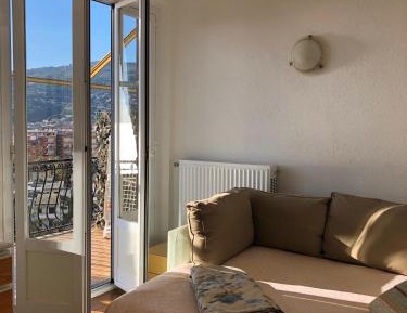 Deluxe One-Bedroom Apartment with Sea View (6 Adults)