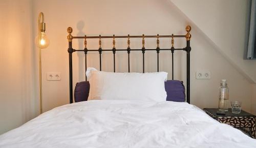 Single Room with Shared Bathroom