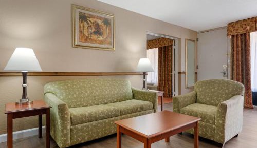 Queen Suite with Sofa Bed - Non-Smoking