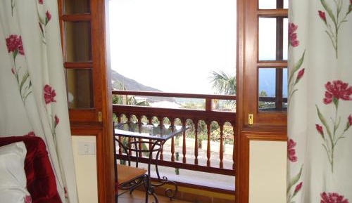 One-Bedroom Apartment with Sea View