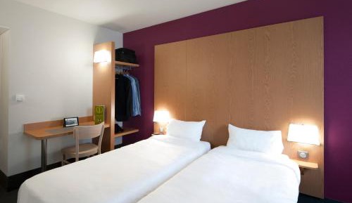 2 Adjacent Rooms (1 Double and 1 Twin)