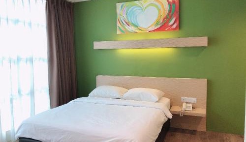 Deluxe Queen Room