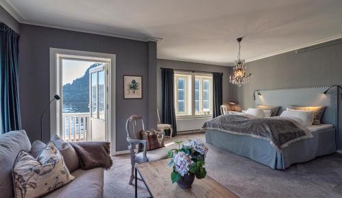 Junior Suite with Balcony