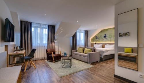 Deluxe Queen Room