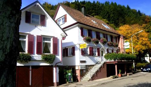 One-Bedroom Apartment with Balcony
