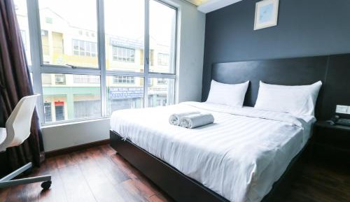 Superior Queen Room with Window